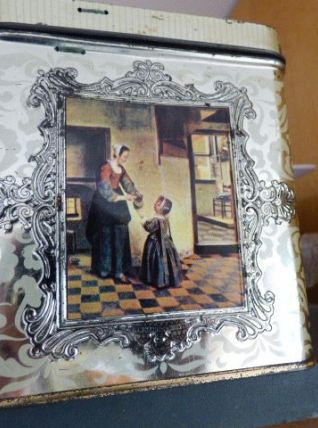 BOITE ANCIENNE METAL "50"  Décor 18 ième 
