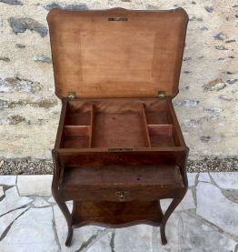 Travailleuse/ console de couture