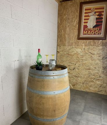 Tonneau bar