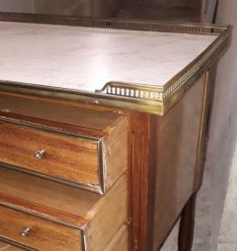 Table de chevet fin 18e siécle