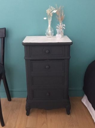 Table de chevet repeinte couleur nuit