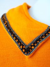 Robe babydoll orange plissée col Claudine bijoux strass 60's