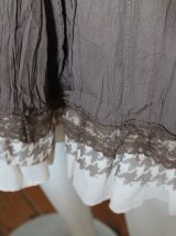 Jupe lingerie dansante avec volant et dentelle marron glacé 