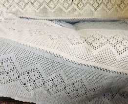 Grand plaid au crochet laine blanc-bleu 