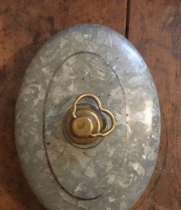 Ancienne bouillotte ovale en zinc art déco