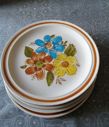 4 assiettes plates en grès 