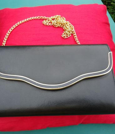 Sac noir4 poches chaine 50cm liseret noir vernis et doré
