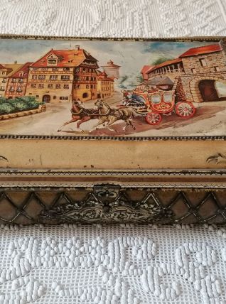 Ancienne boîte à biscuits 