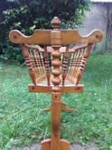 Ancien berceau en bois sur pied (bercelonette)