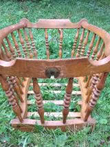 Ancien berceau en bois sur pied (bercelonette)