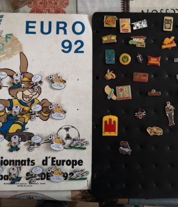 LOT 56 P'ins dont série rare foot ball 92