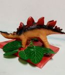 lampe dinosaure, veilleuse stégosaure rouge