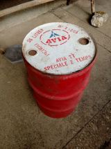 Bidons baril ancien Avia
