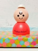 Porte manteau bois, figurines Fisher Price