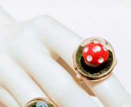 Bague réglable globe terrarium, champignon bleu