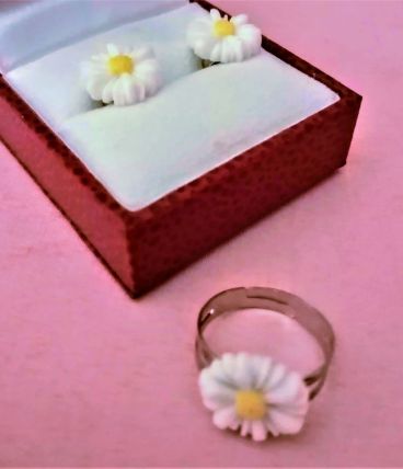 Parure enfant, bague réglable et boucle d'oreilles