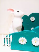 Etagère buisson vert, veilleuse lapin, vert et blanc