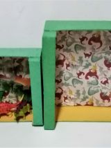 Etagère dinosaure verte et jaune, lampe assortie