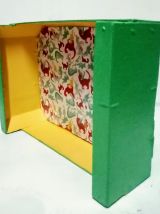 Etagère dinosaure verte et jaune, lampe assortie