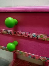 Table de chevet vintage upcyclée en rose