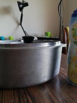 Cocotte ancienne en fonte d'alu