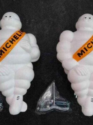 2 bibendum michelin 21 CM avec attaches