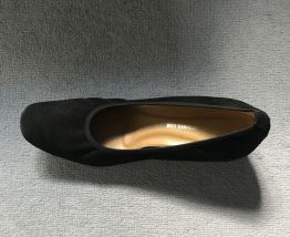 Paire d’escarpins en daim noir 