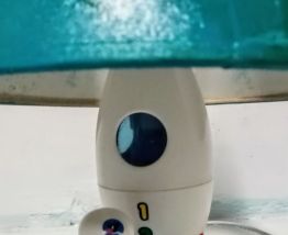 Lampe Playmobil de chevet fusée et astronaute, étoiles dorée