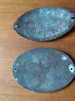 Lot deux plaques en laiton agriculteur 
