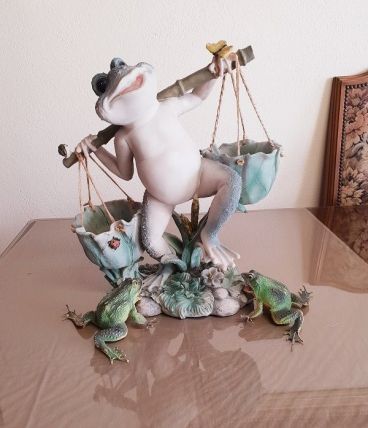 Grenouille et ses petits pour déco jardin ( ref K 31)