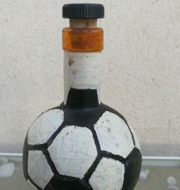 Bouteille en verre '' ballon de foot '' 