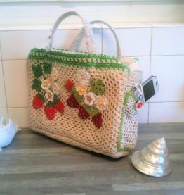 Sac cabas au crochet avec motif fraise ( V )