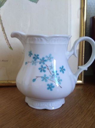 Petit pichet en porcelaine myosotis