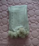 Etole ou écharpe en tissu damassé, ponpons poil de lapins.