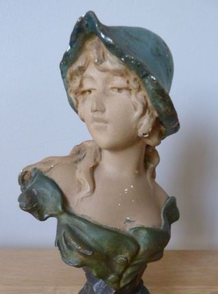 Buste de jeune femme Art Nouveau 1900