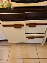 A SAISIR  5 Meubles de cuisine vintage année 80. Blanc/ bois