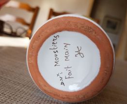 Vase moustier