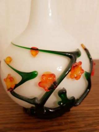 Vase en verre décoré 