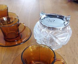 Tasses et sous tasses vintage Duralex
