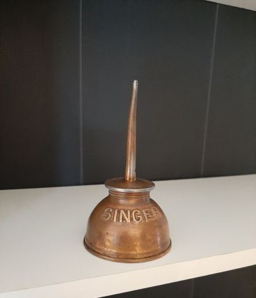 Ancienne burette à huile "Singer"