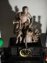 Horloge de cheminée ancienne XIXe siècle en marbre et statue