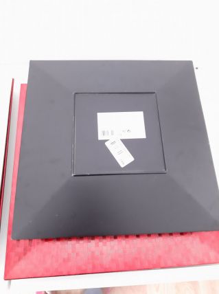 4 Assiettes de présentation dont 2 rouge et 2 doré