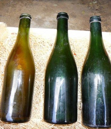 3 anciennes bouteilles bourguignonne