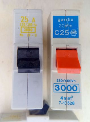 25A disjoncteur fusible automatique à broches 20mm CEBEC