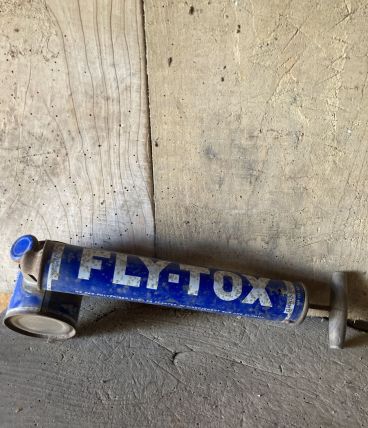 Pulvérisateur ancien à piston
