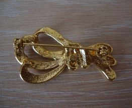 Broche ancienne dorée et émaillée