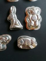 8 moules anciens en fer blanc animaux 