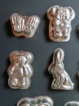 8 moules anciens en fer blanc animaux 