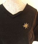 Broche énigmatique en bronze vintage runes symboles 