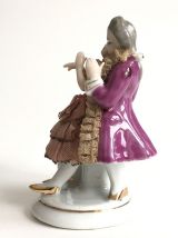 figurine porcelaine et tissu